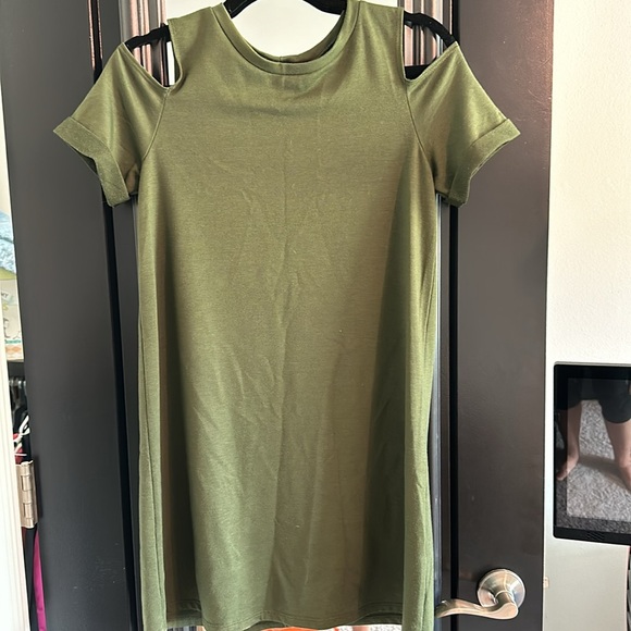 Green Cold Shoulder T Dress - small - Picture 6 of 6